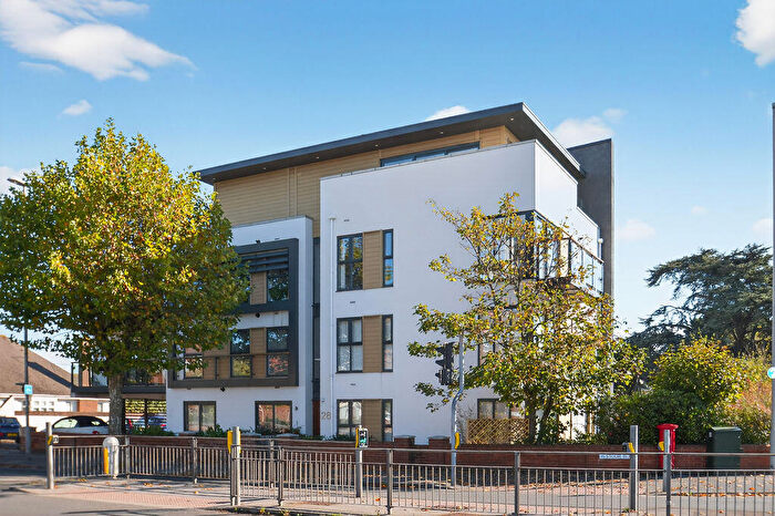 2 Bedroom Flat For Sale In Stour Road, Christchurch, BH23