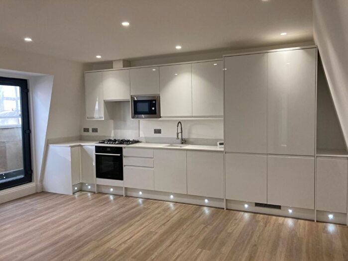 3 Bedroom Flat To Rent In Rye Lane, London, SE15