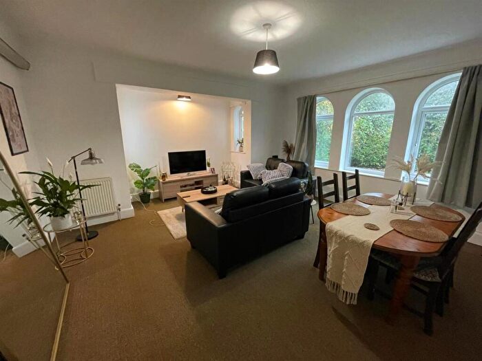 2 Bedroom Apartment To Rent In Otley Road, Headingley, Leeds, LS6