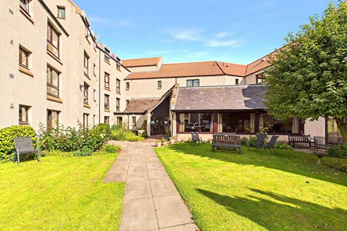 2 Bedroom Flat For Sale In Argyle Court, St Andrews, KY16