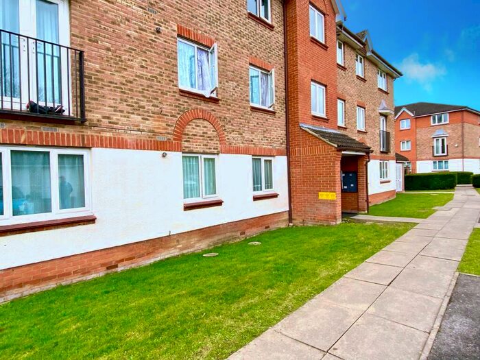 2 Bedroom Apartment To Rent In Lindisfarne Gardens, Maidstone, ME16