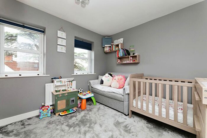 2 Bedroom Flat For Sale In Church Hill, Loughton, Essex, IG10