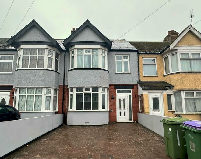 4 Bedroom House To Rent In Langdon Road, Folkestone, CT19
