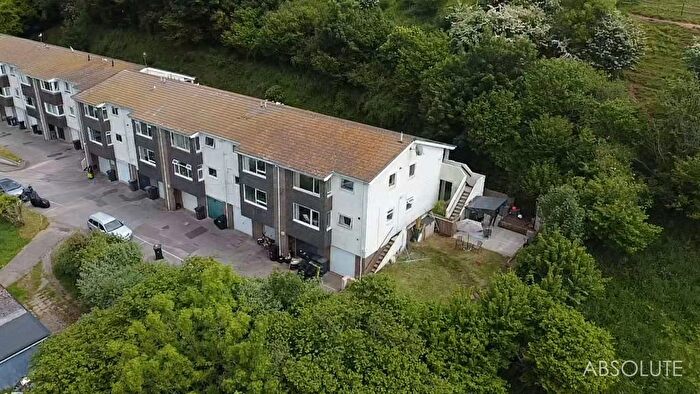 2 Bedroom Flat For Sale In Ocean View Crescent, Brixham, TQ5
