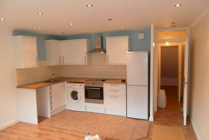 1 Bedroom Flat To Rent In Milford Mews, London, SW16