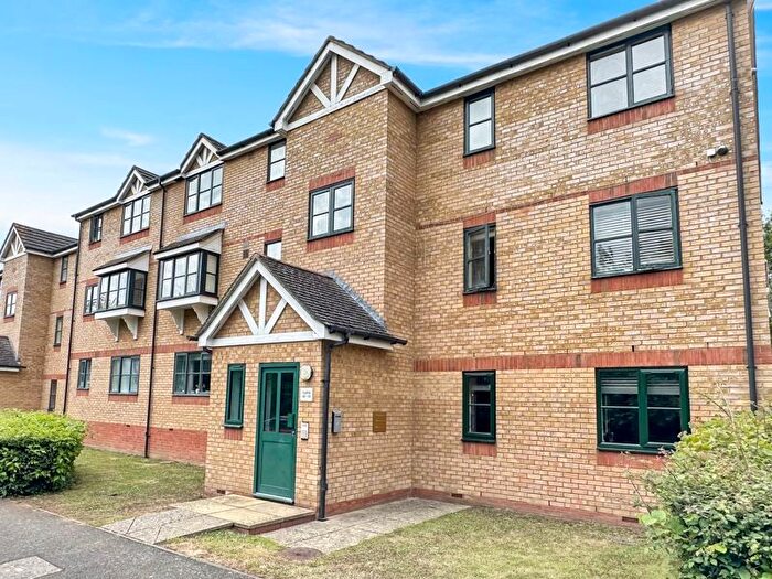 2 Bedroom Flat To Rent In Lovegrove Drive, Slough, SL2