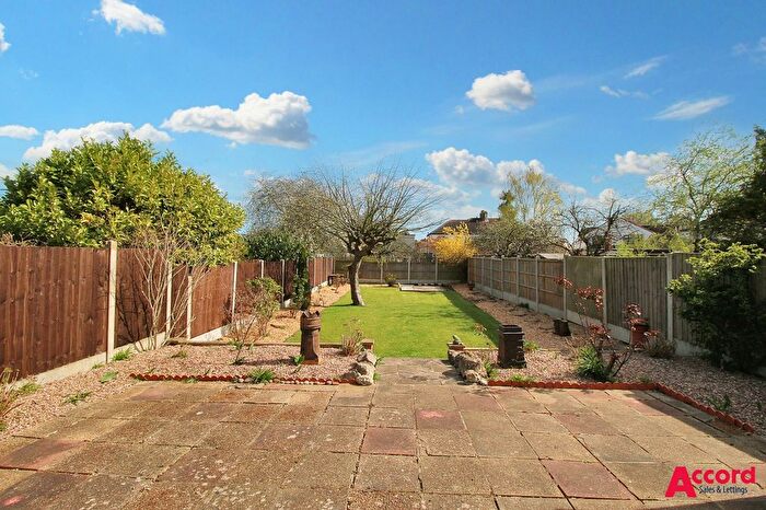 2 Bedroom Semi-Detached Bungalow To Rent In Heather Gardens, Romford, RM1