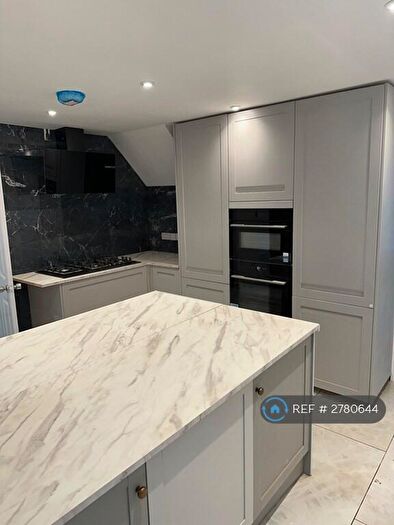 4 Bedroom Semi Detached House To Rent In Malvern Close, Woodley, Reading, RG5