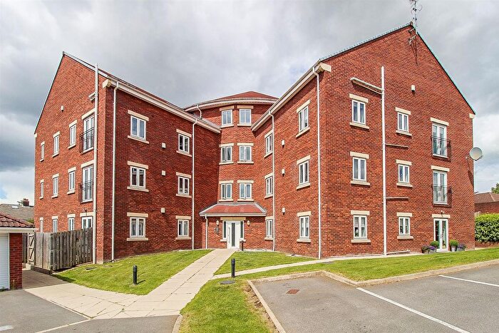 2 Bedroom Flat For Sale In Kingsway Gardens, Ossett, WF5