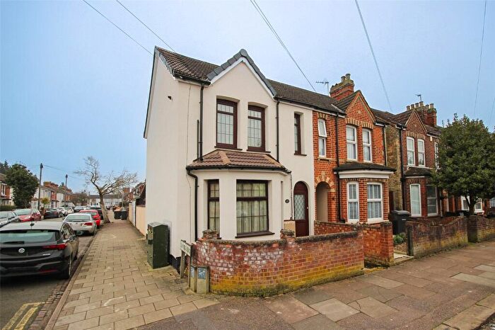 3 Bedroom Semi Detached House For Sale In Preston Road, Bedford, Bedfordshire, MK40