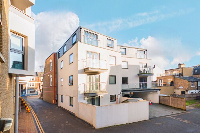 1 Bedroom Flat To Rent In Lambton Road, Raynes Park, SW20