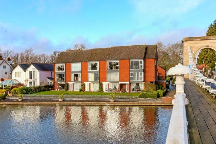 2 Bedroom Flat To Rent In Riverside, Marlow, SL7