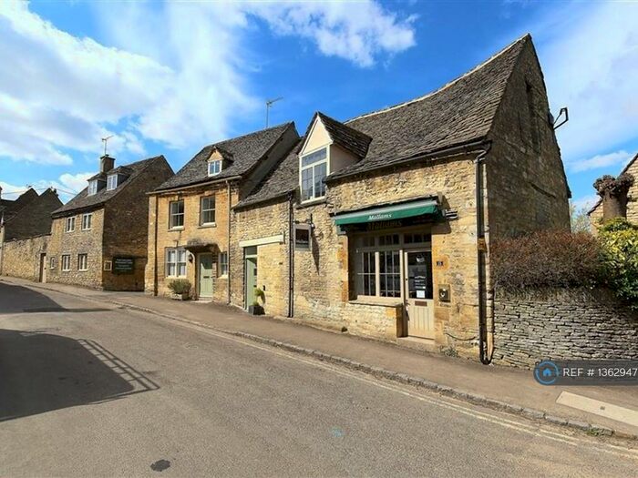 2 Bedroom Flat To Rent In Witney Street, Burford, OX18