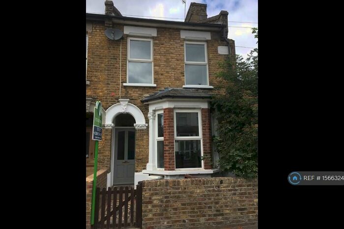 3 Bedroom End Of Terrace House To Rent In Vansittart Road, London, E7