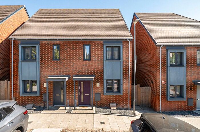 2 Bedroom Semi-detached House For Sale In Norman Lane, Ebbsfleet Valley, Swanscombe, DA10
