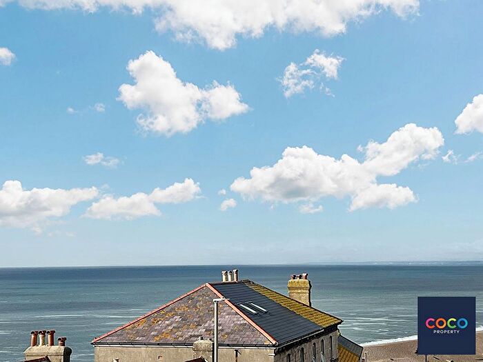 2 Bedroom Flat For Sale In Fortuneswell, Portland, Dorset, DT5