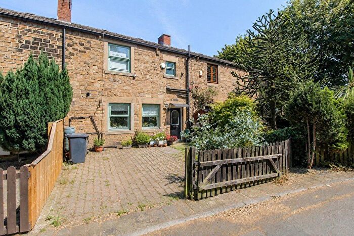 2 Bedroom Cottage For Sale In Park Road, Earlsheaton, Dewsbury, WF12