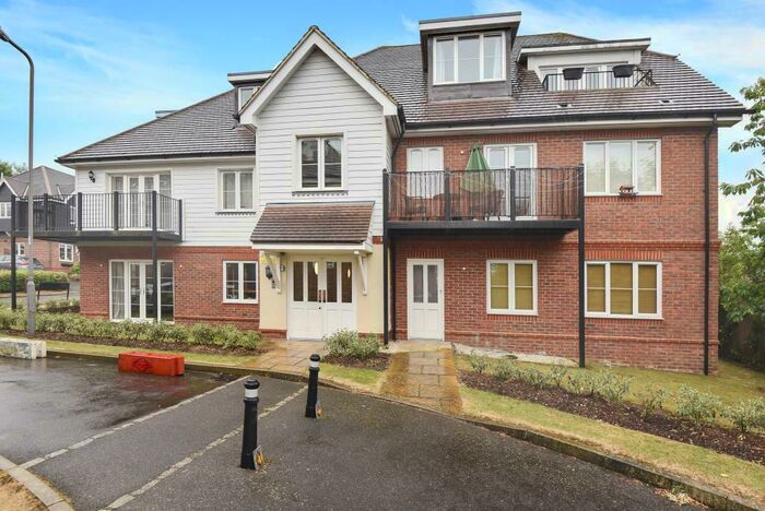 2 Bedroom Apartment To Rent In High Wycombe, Buckinghamshire, HP13