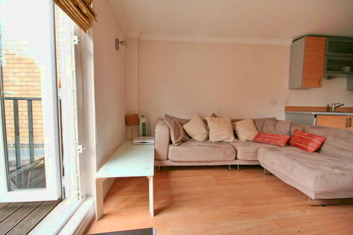 3 Bedroom Flat To Rent In Kingston, KT2