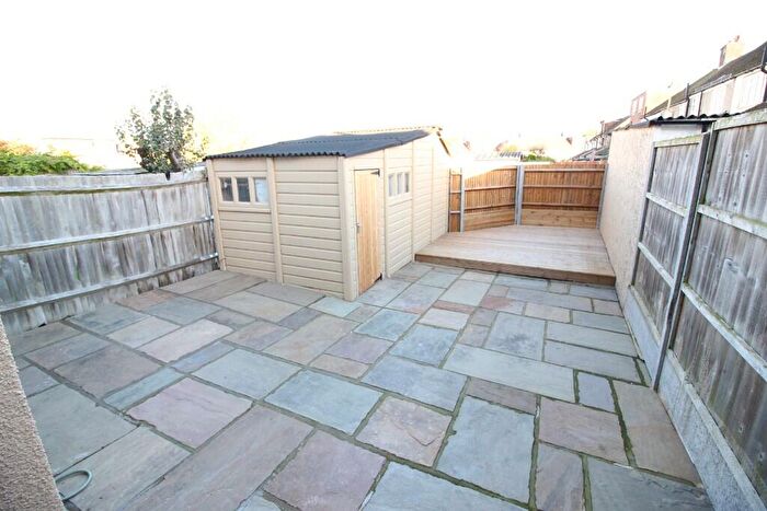 3 Bedroom End Of Terrace House For Sale In Kingshill Avenue, Worcester Park, Surrey, KT4