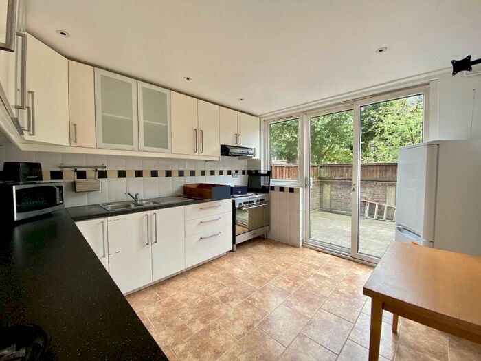4 Bedroom Flat To Rent In Ashbrook Road, Archway, N19