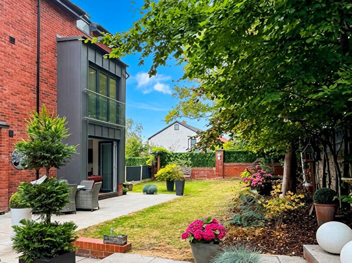 2 Bedroom Flat For Sale In Moorcroft Road, Liverpool, L18