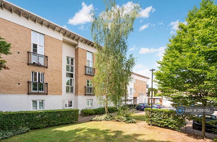 2 Bedroom Flat To Rent In Queens Court, Epsom, KT19