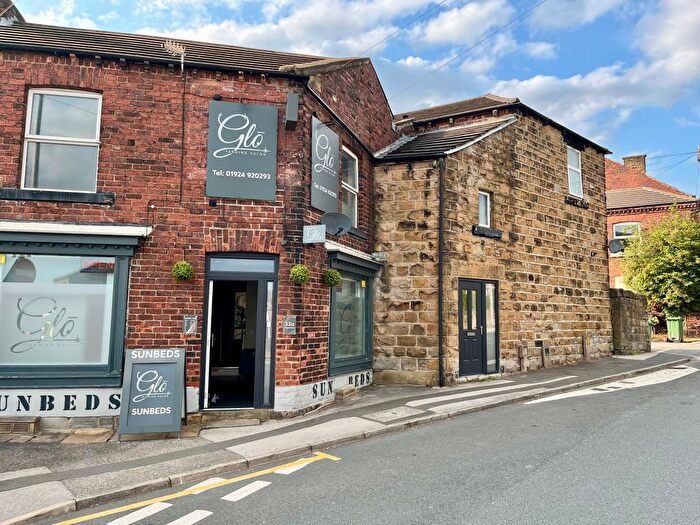 2 Bedroom Flat To Rent In Chapel Street, East Ardsley, Wakefield, West Yorkshire, WF3