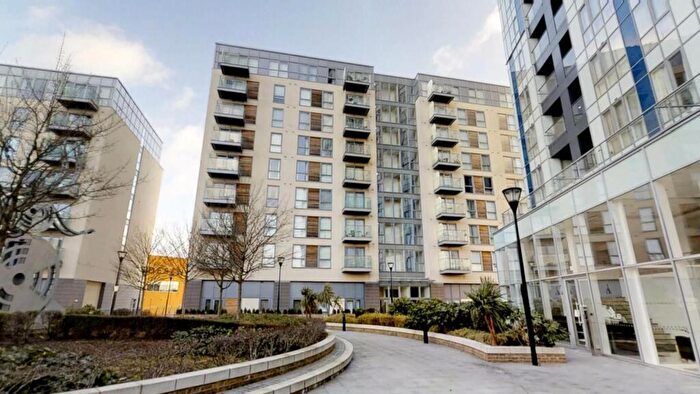 2 Bedroom Apartment To Rent In Bedroom Apartment In Town Centre, HP1