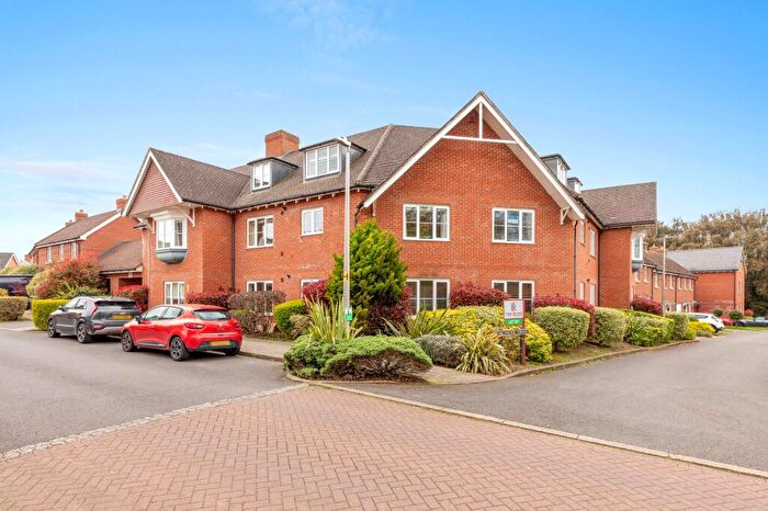 2 Bedroom Flat For Sale In Mcindoe Drive, Wendover, HP22
