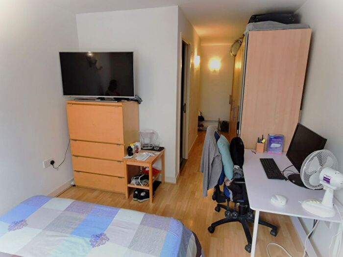 2 Bedroom Flat To Rent In Dakota Building, Deals Gateway, London, SE13