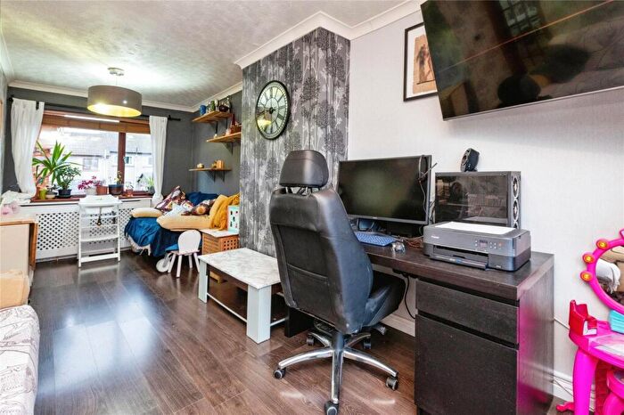 2 Bedroom Terraced House For Sale In Chapelfauld Green, Dunfermline, KY11