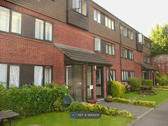 2 Bedroom Flat To Rent In Norden Road, Maidenhead, SL6