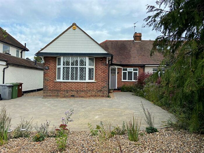 3 Bedroom Semi-Detached Bungalow To Rent In Billy Lows Lane, Potters Bar, EN6