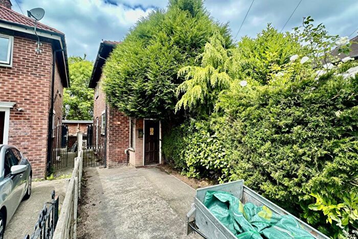 3 Bedroom Semi-Detached House For Sale In Lymm Close, Stockport, SK3