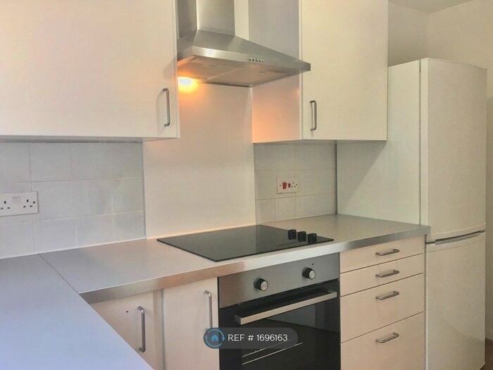 2 Bedroom Flat To Rent In Crown Mews, London, E13