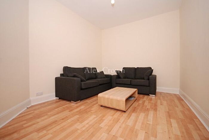 2 Bedroom Flat To Rent In Blackstock Road, London, N4