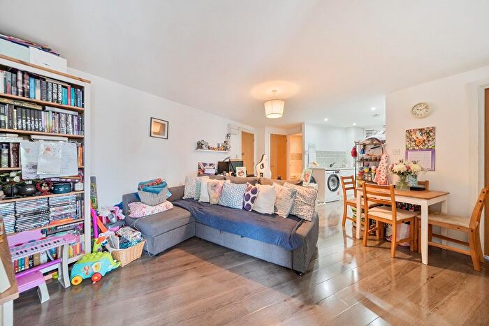 2 Bedroom Flat For Sale In Highfield Parade, Waterlooville, PO7