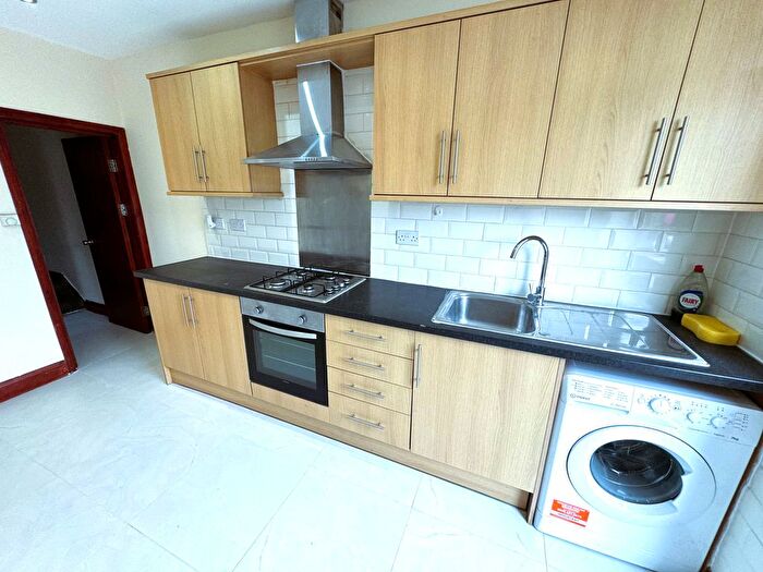 2 Bedroom Flat To Rent In Woodlands Road, Ilford, IG1