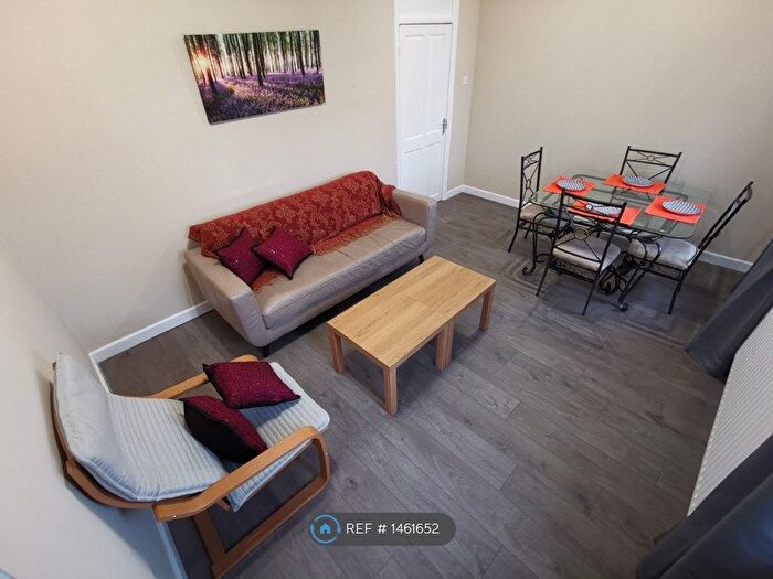 2 Bedroom Flat To Rent In Albert Carr Gardens, London, SW16