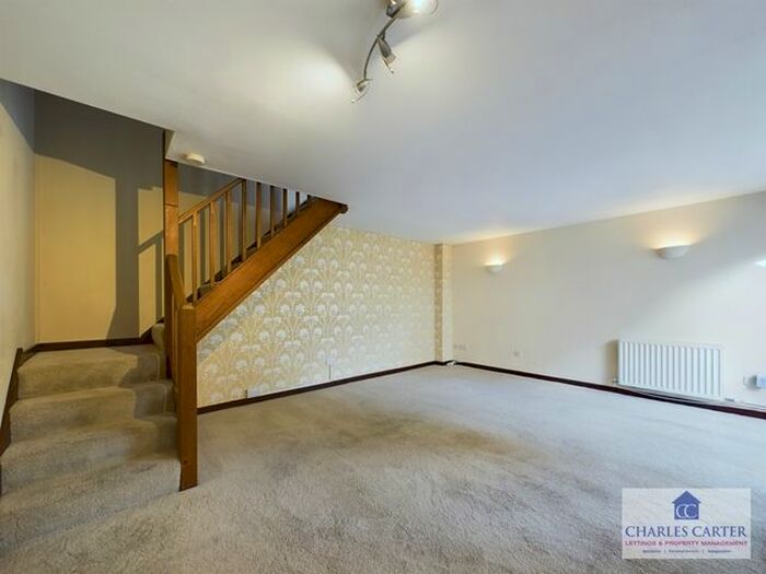 2 Bedroom Town House To Rent In Davis Alley, Tewkesbury, GL20