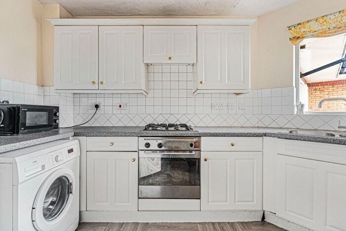 3 Bedroom Flat To Rent In Myddleton Avenue, Finsbury Park, N4