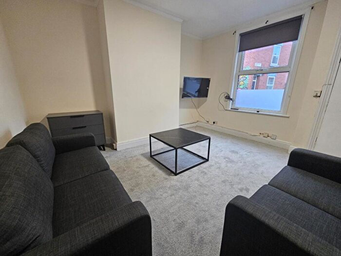 2 Bedroom House To Rent In Thornville Street, Leeds, LS6