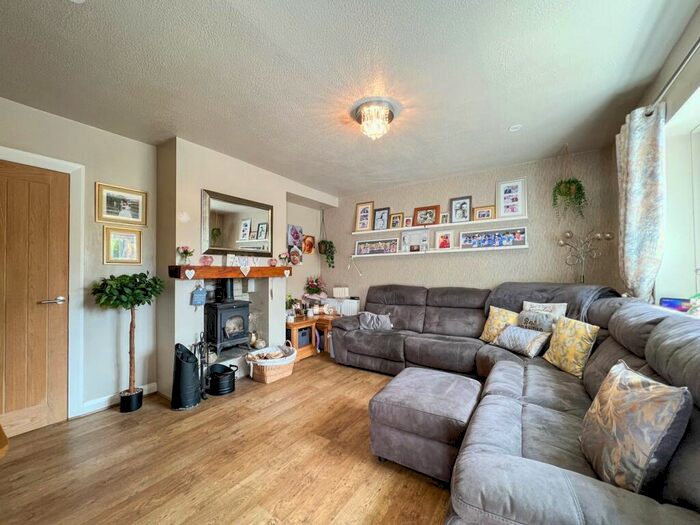 3 Bedroom Terraced House For Sale In Grasscroft Road, Honley, Holmfirth, HD9