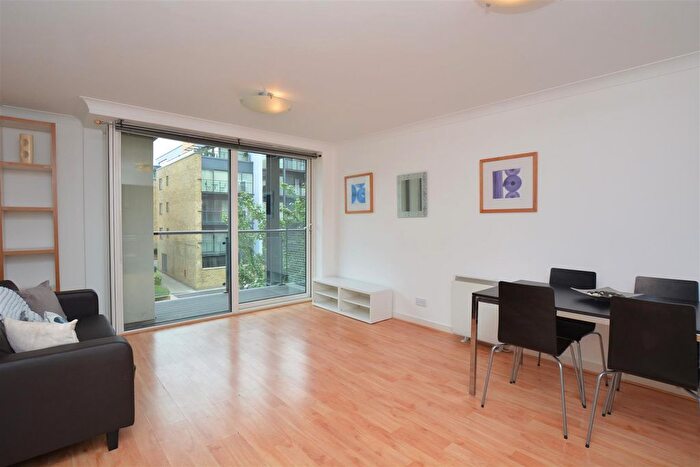 2 Bedroom Flat To Rent In Boardwalk Place, Canary Wharf, E14