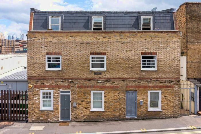 1 Bedroom Flat To Rent In Pensbury Place, Battersea, - Wandsworth Road, SW8
