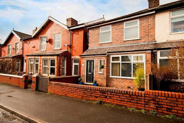 3 Bedroom Property To Rent In Holcombe Road, Greenmount, Bury, BL8