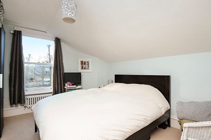 1 Bedroom Flat To Rent In Holmewood Road, Brixton, London, SW2