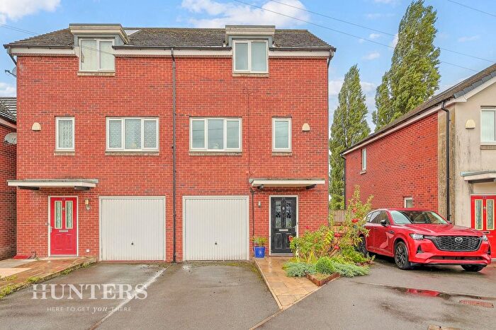 3 Bedroom Semi-detached House For Sale In Castlerigg Drive, Middleton, Manchester, M24