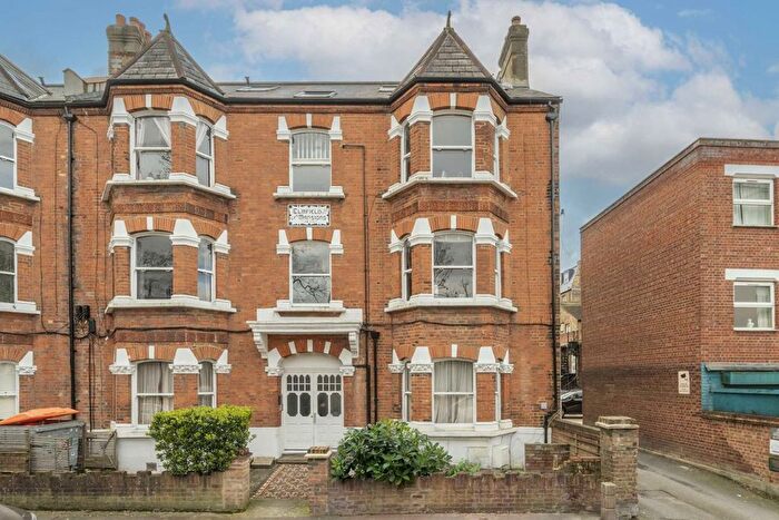 3 Bedroom Flat To Rent In Elmfield Road, Balham, SW17